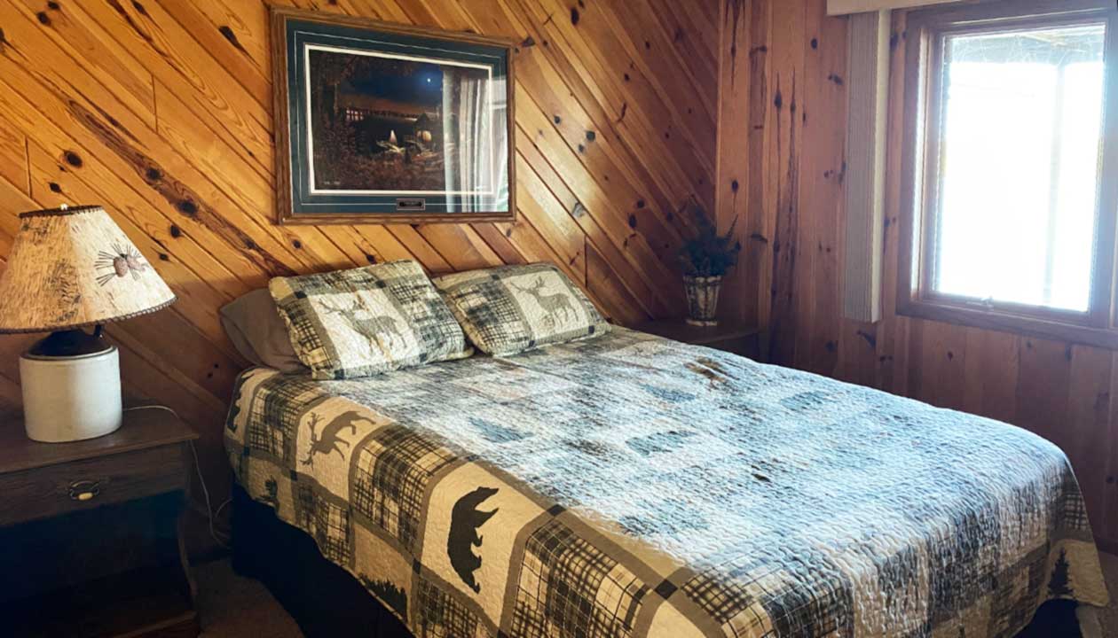 Lodge Room 2: Queen Bed