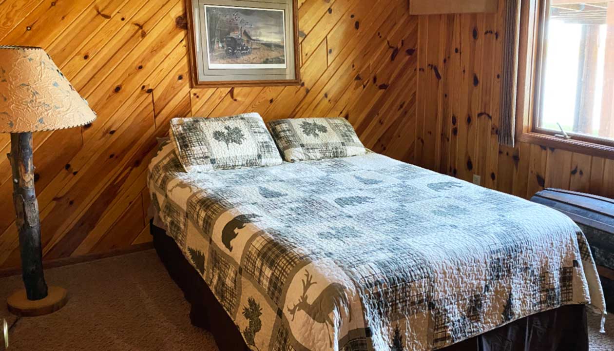 Lodge Room 3: Queen Bed